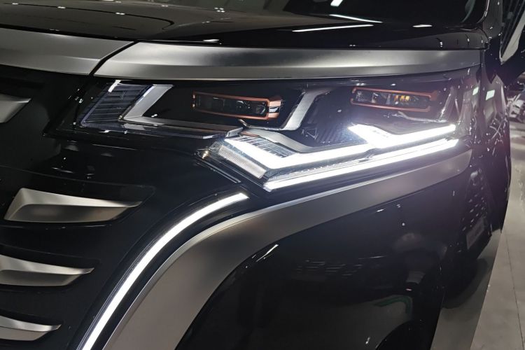 腾势D9 2024款 DM-i 980 四驱旗舰型车身外观36