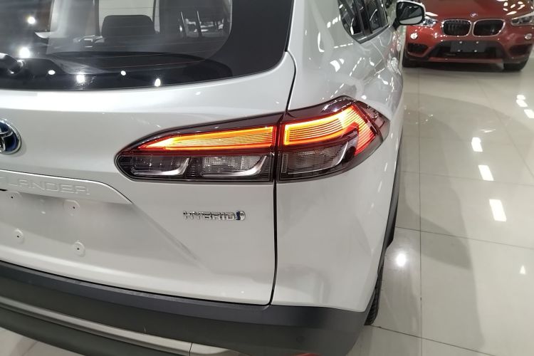 丰田 锋兰达 2023款 2.0L 智能电混双擎 尊贵版车身外观9