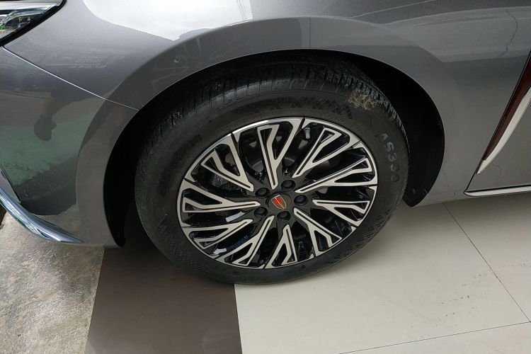 红旗H5 2024款 2.0T 自动智联旗畅版车身外观35