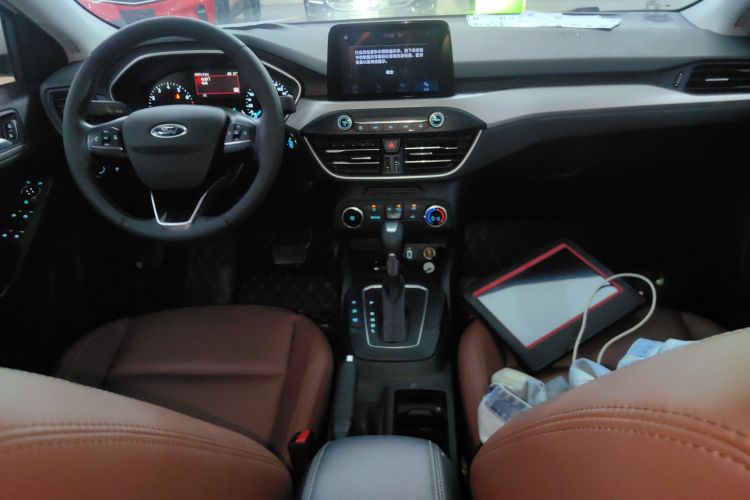 福特 福克斯 2020款 三厢 1.5L 自动锋跃型中控内饰12