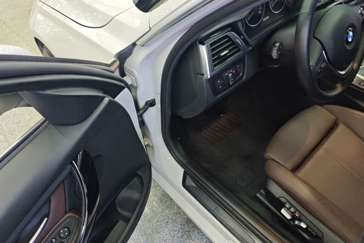 宝马3系 2018款 320Li 时尚型中控内饰7003