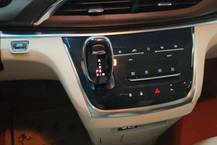 别克GL8 2021款 陆上公务舱 652T 豪华型中控内饰18