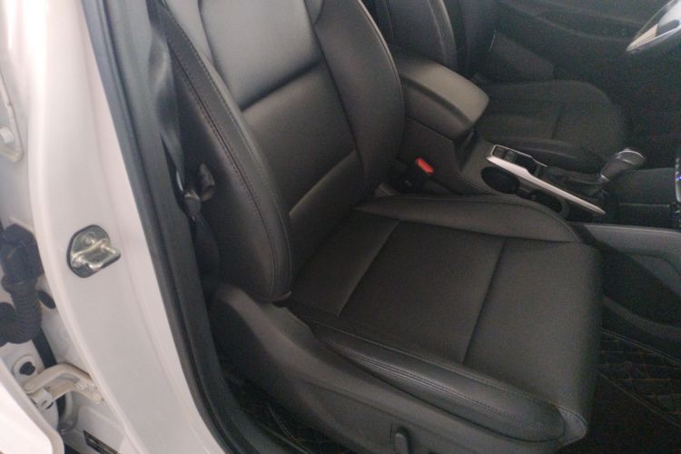 现代 途胜 2015款 1.6T 双离合四驱尊贵型局部细节41