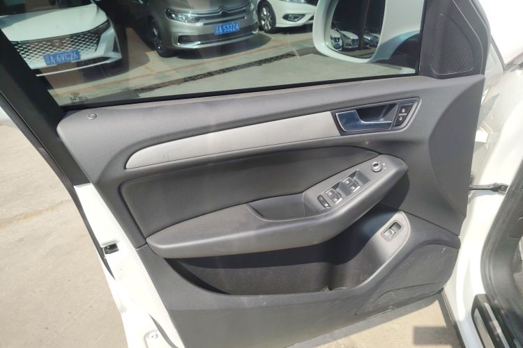 奥迪Q5 2016款 40 TFSI 进取型中控内饰7007