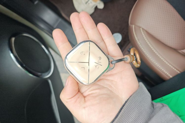 五菱汽车 五菱缤果 2023款 410km 灵犀尊享款中控内饰7001