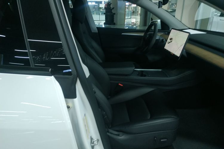 特斯拉 Model Y 2021款 标准续航后驱版局部细节41