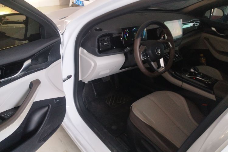 比亚迪 秦PLUS 2024款 荣耀版 DM-i 55KM领先型中控内饰7003