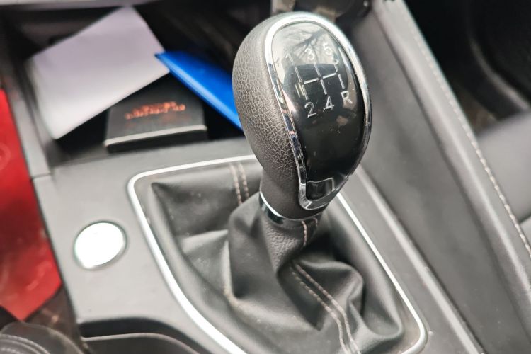 长安 逸动 2022款 PLUS 1.6L GDI 手动精英型中控内饰18