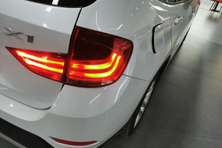 宝马X1 2015款 sDrive18i 时尚晋级版车身外观9