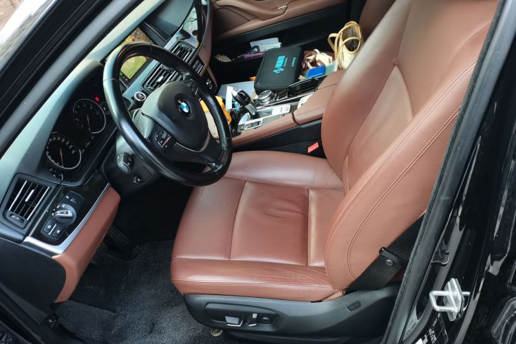 宝马5系 2017款 528Li 领先型中控内饰19