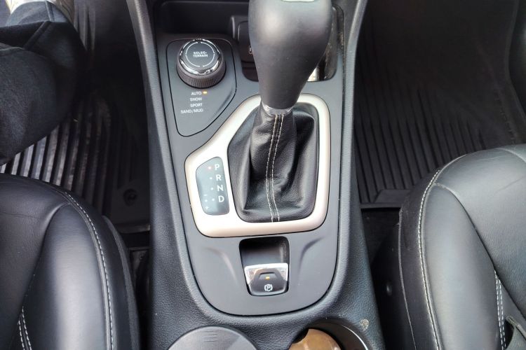 Jeep 自由光(进口) 2014款 2.4L 都市版局部细节18