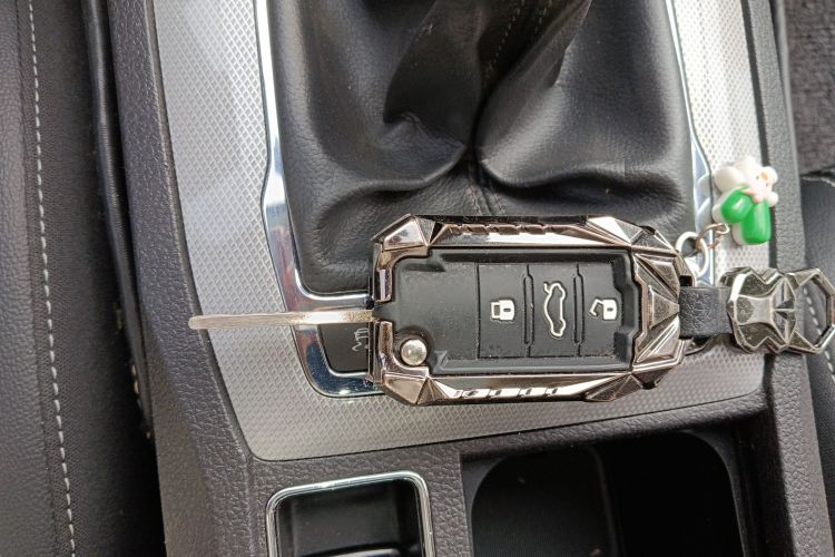 荣威RX5 2019款 20T 两驱手动4G互联铂金版中控内饰11