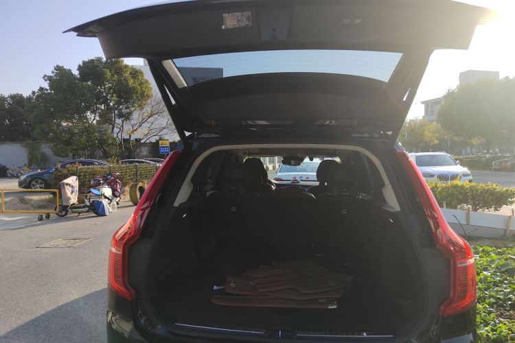 沃尔沃XC90 2020款 T6 智逸豪华版 7座机舱底盘23
