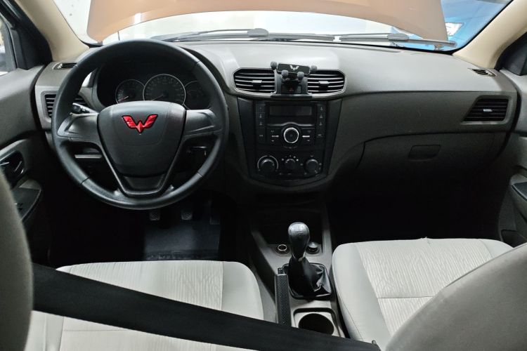 五菱汽车 五菱宏光 2020款 1.2L S基本型国VI LSI中控内饰12