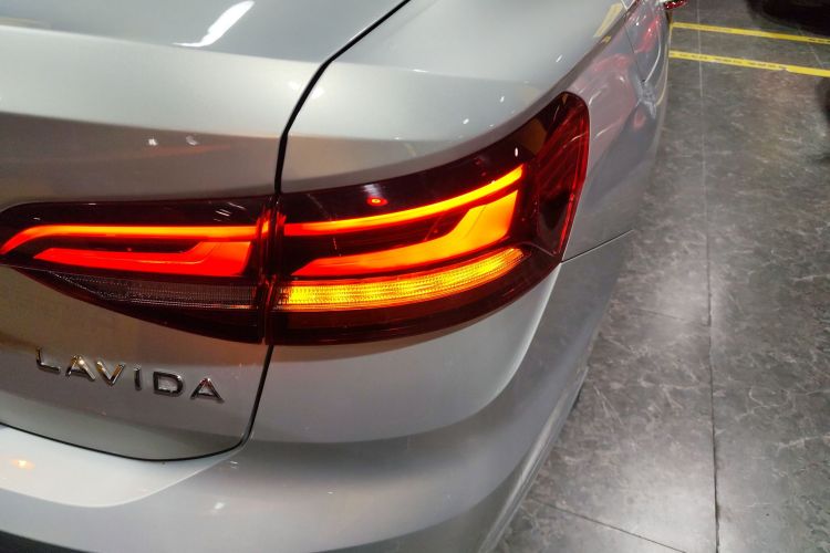 大众 朗逸 2024款 1.5L 自动五百万版车身外观9