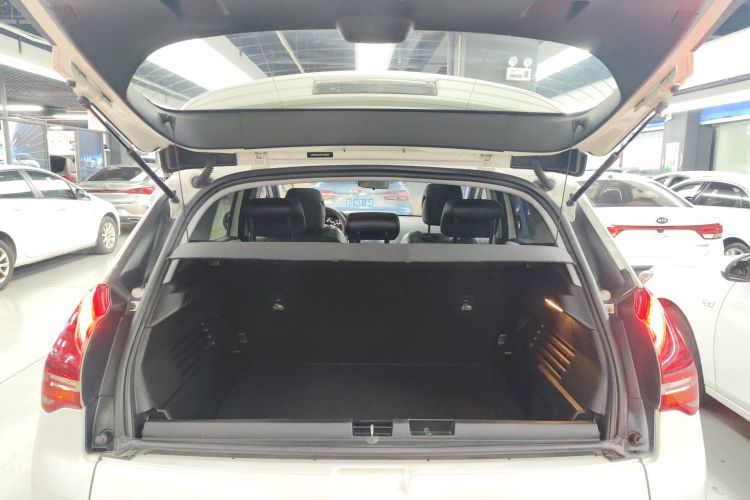 标致3008 2015款 2.0L 自动潮流版局部细节23