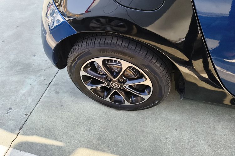 smart forfour 2016款 1.0L 52千瓦激情版车身外观6006