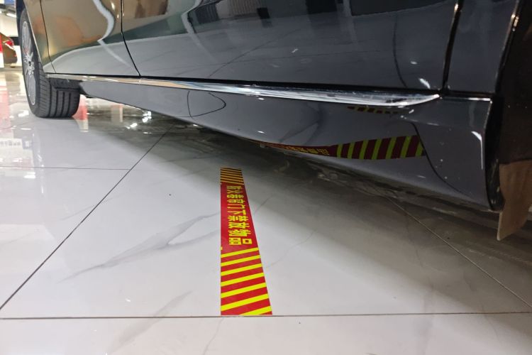 奔驰E级 2023款 E 260 L局部细节9002