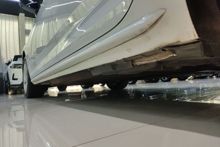 奥迪A4L 2017款 Plus 40 TFSI 时尚型局部细节9002