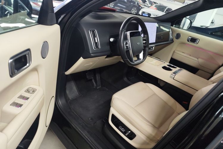 理想汽车 理想L9 2022款 Max中控内饰20