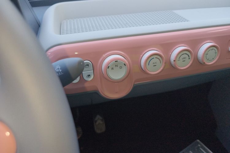 奔腾小马 2025款 222km 灵韵马中控内饰18