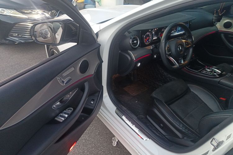 奔驰E级 2017款 E 200 运动型 4MATIC中控内饰20