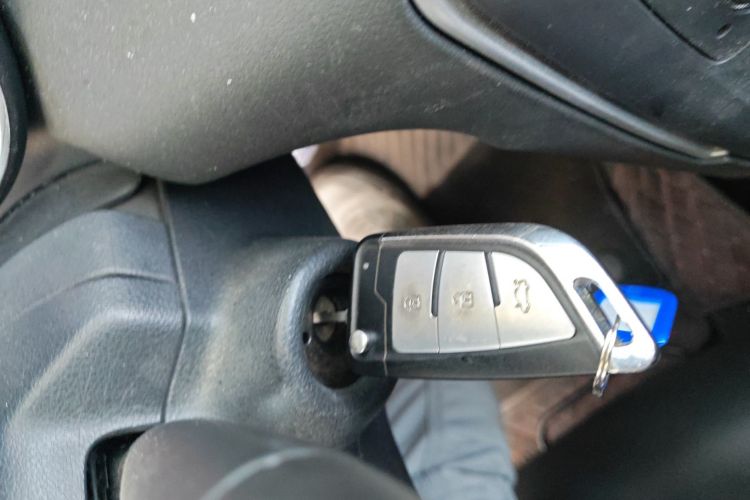 标致308 2013款 1.6L 手动优尚型中控内饰11