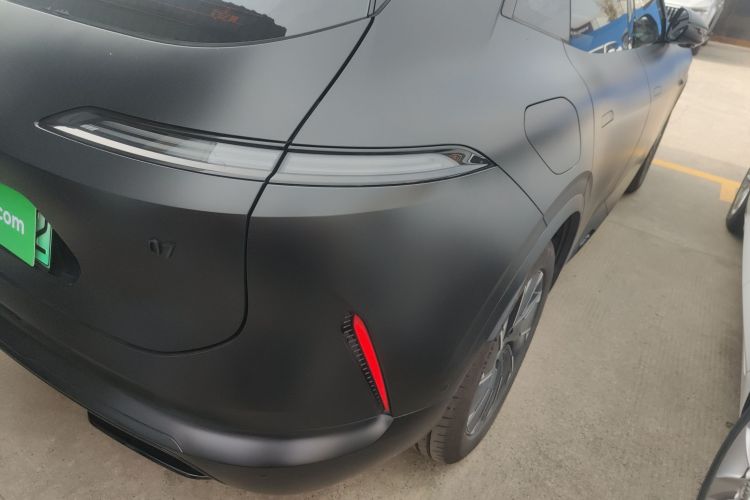 阿维塔07 2024款 Pro+增程版车身外观9