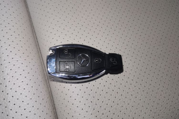 奔驰V级 2022款 V 260 L 长轴距尊贵版中控内饰11