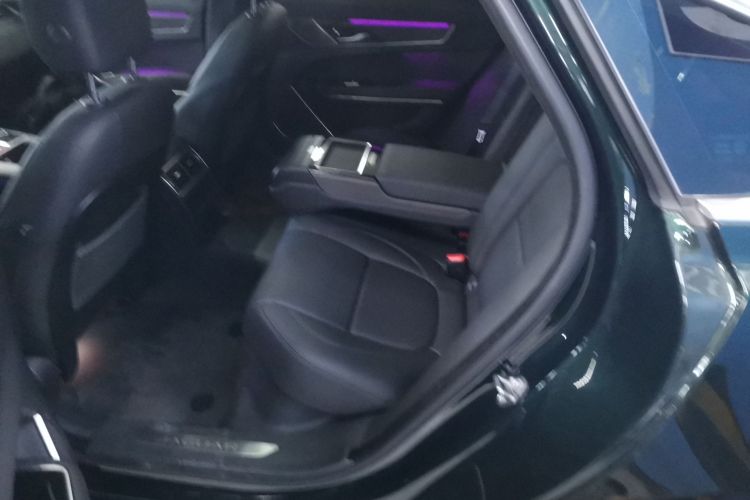 捷豹XFL 2023款 XFL 2.0T P200 两驱精英豪华版中控内饰7004