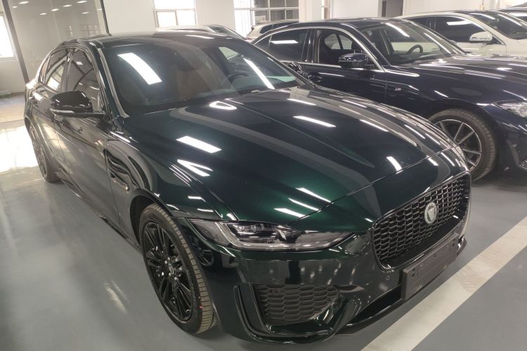 捷豹XEL 2024款 2.0T 250PS R-DYNAMIC S耀黑运动版车身外观3
