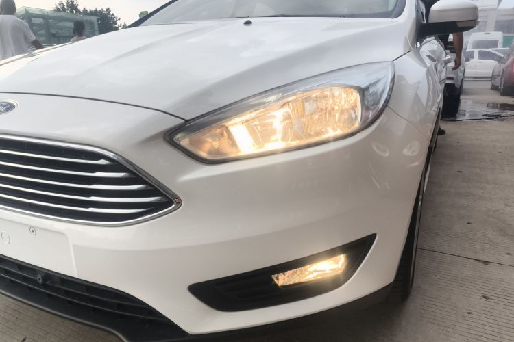 福特 福克斯 2020款 两厢经典 1.5L 自动风尚型局部细节36