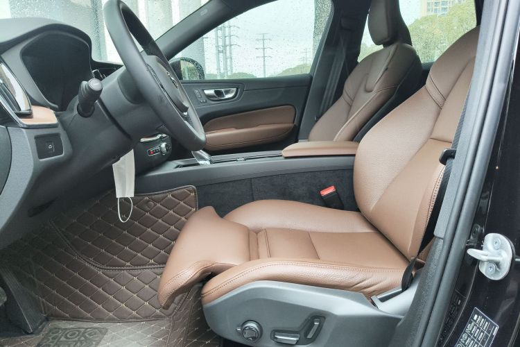 沃尔沃XC60 2025款 B5 四驱智远豪华版中控内饰19