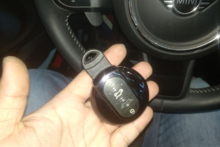 MINI 2023款 2.0T COOPER S 艺术家中控内饰11