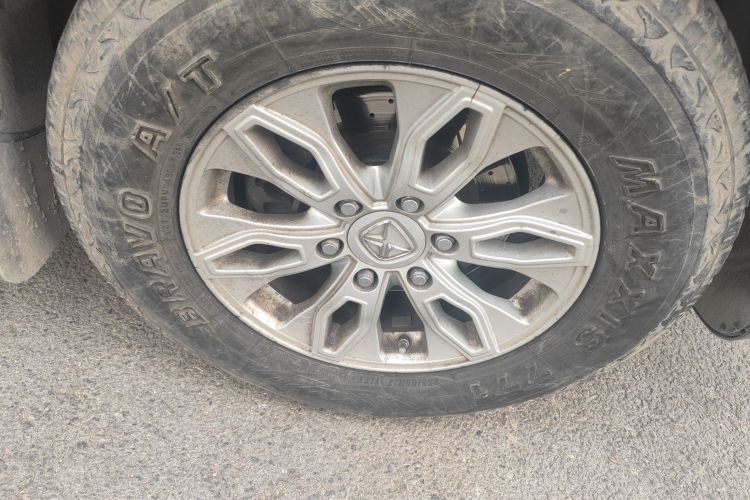 江铃 驭胜S350 2016款 2.0T 自动四驱汽油豪华版5座车身外观10