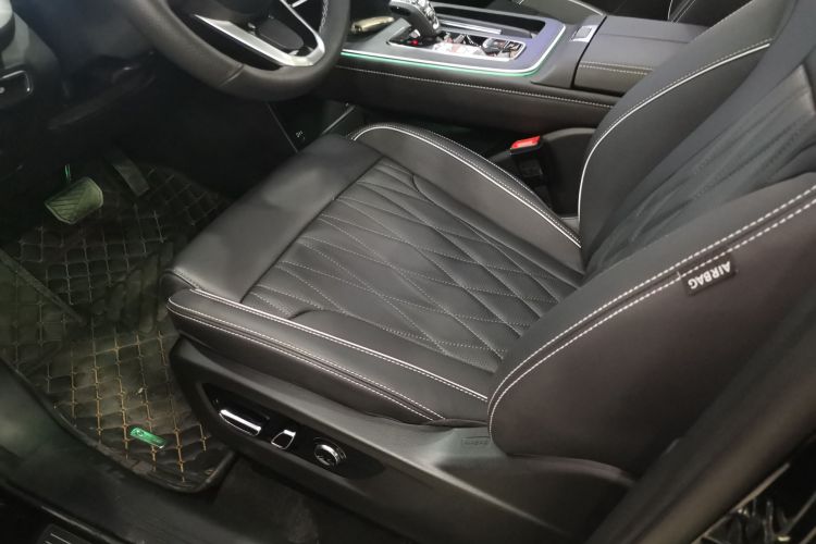 广汽传祺 传祺GS8 2024款 领航系列 2.0TGDI 两驱豪华智联版中控内饰19