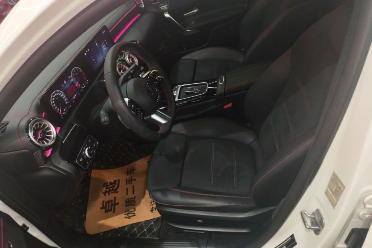 奔驰A级 2024款 改款 A 200 L 时尚型中控内饰19