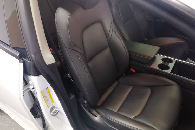 特斯拉 Model 3 2021款 标准续航后驱升级版 3D6局部细节41