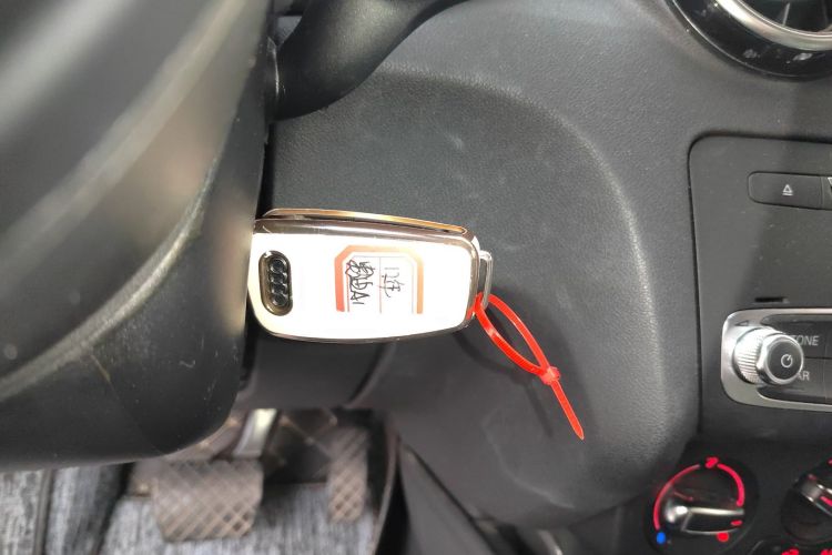 奥迪A1 2016款 30 TFSI Sportback Design风尚版中控内饰7001