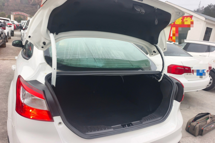 福特 福克斯 2012款 三厢 1.6L 自动风尚型机舱底盘23