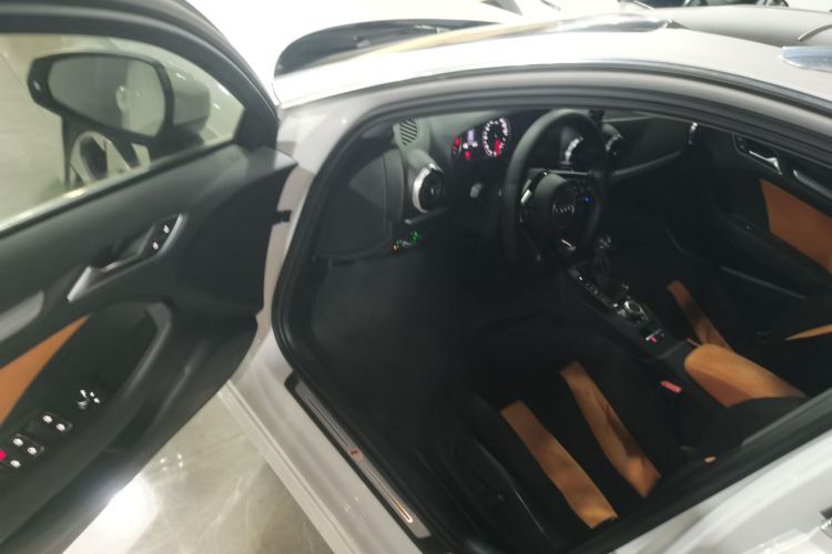 奥迪A3 2018款 30周年年型 Sportback 35 TFSI 运动型中控内饰7003