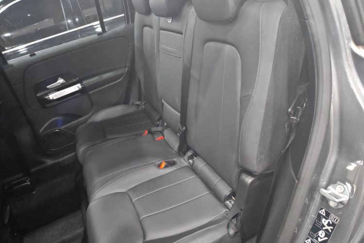 奔驰GLB 2022款 改款 GLB 200 时尚型中控内饰7004