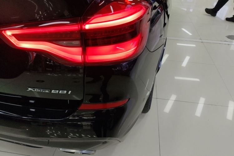 宝马X3 2021款 改款 xDrive28i M运动套装车身外观9