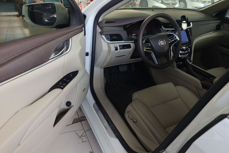 凯迪拉克XTS 2015款 28T 舒适型中控内饰20