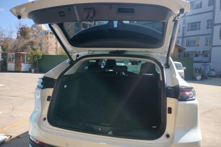 长安UNI-K 智电iDD 2024款 智电iDD 1.5T 135km智趣型机舱底盘23