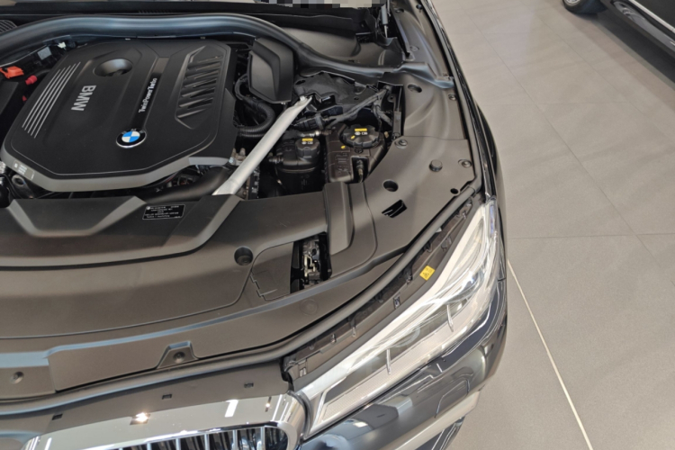 宝马7系 2018款 740Li xDrive 尊享型 M运动套装机舱底盘26