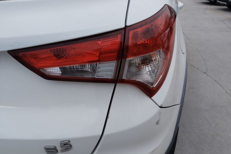 海马S5 2015款 1.5T CVT豪华型车身外观9