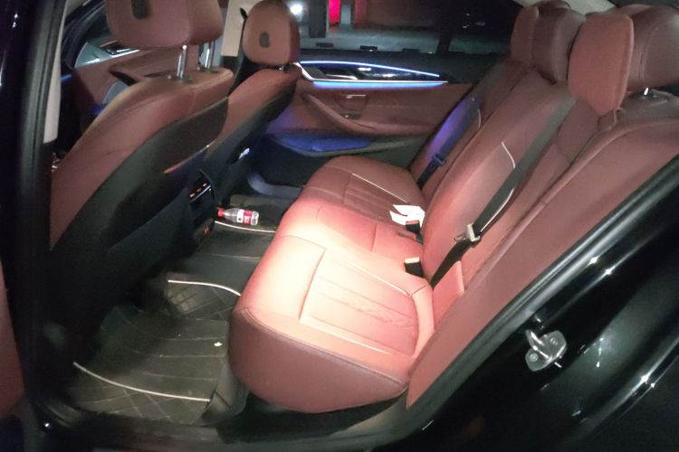 宝马5系 2022款 改款 525Li 豪华套装中控内饰7004