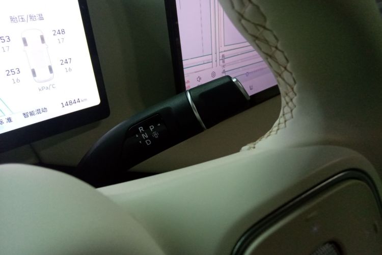 魏牌 蓝山 2025款 四驱 Max中控内饰18