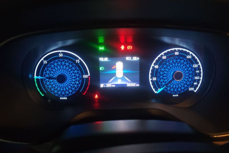 红旗E-QM5 2023款 560km PLUS中控内饰14